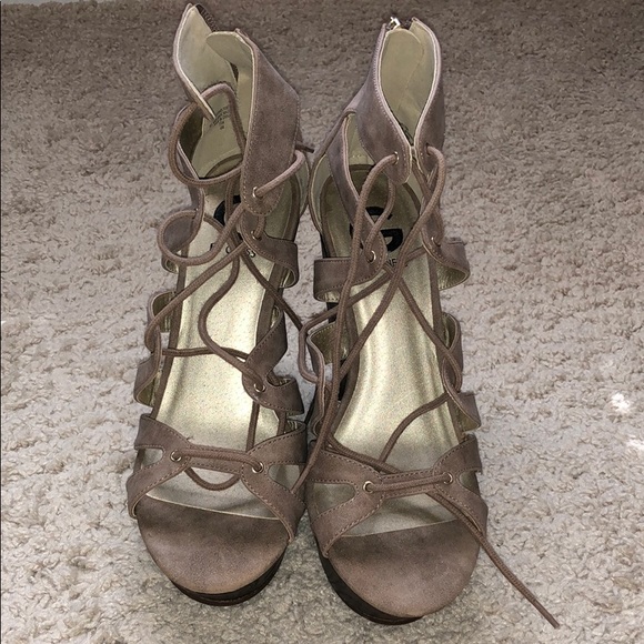 Guess wedges - Picture 1 of 4